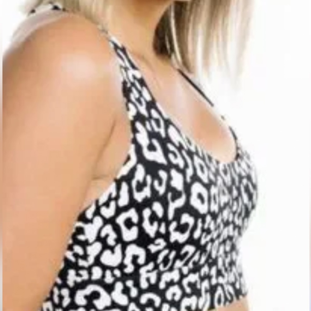 ZYIA Black and White Leopard Light n Tight Strappy Sports Bra